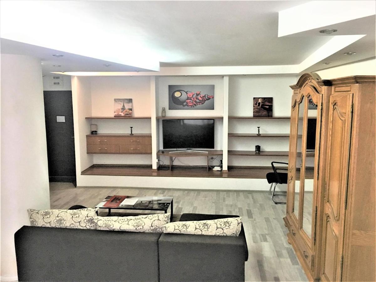 Large In Ultra-central Location Apartment *